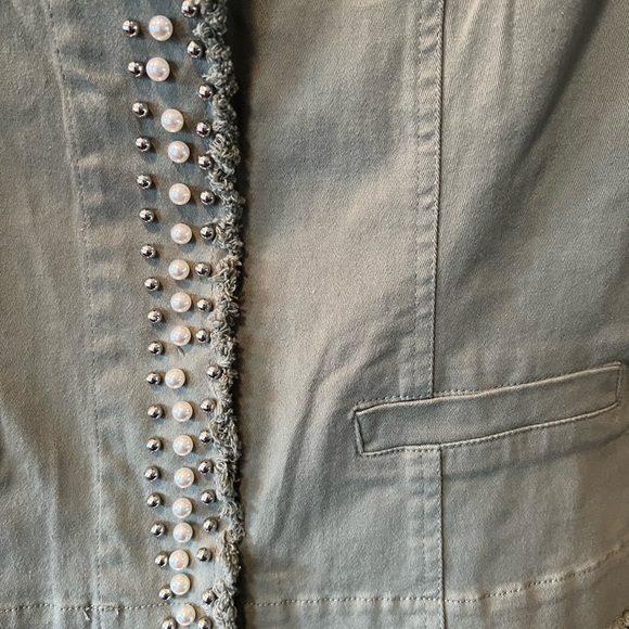 NWT Stunning Arianna by Howard’s Studded Military Green S/M Button Front Raw Hem - Picture 5 of 11